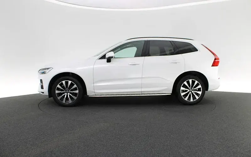 Używany Volvo XC60 Core 197 KM (144 kW) 2023 Biały SUV