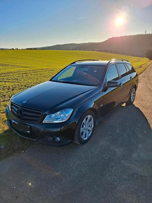 Schwarz Gebraucht 2012 Mercedes C200 Kombi | 7.999 € (Guter Preis) - Bild 1/4