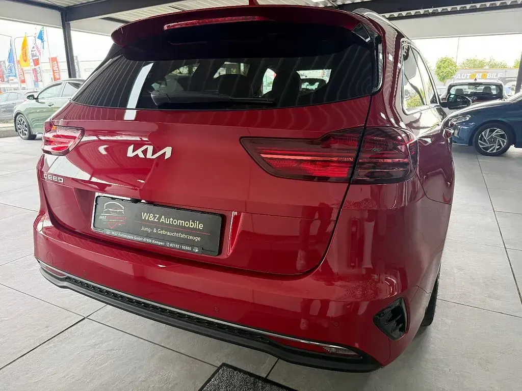 Gebraucht Kia Ceed 140 PS (102 kW) 2024 Rot Kleinwagen