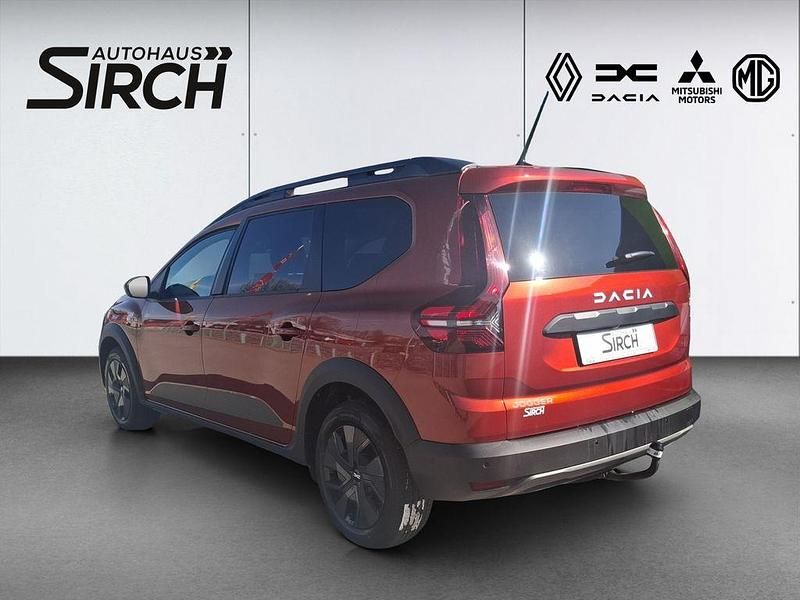 Gebraucht Dacia Jogger Expression 110 PS (80 kW) 2025 Braun Van / Kleinbus