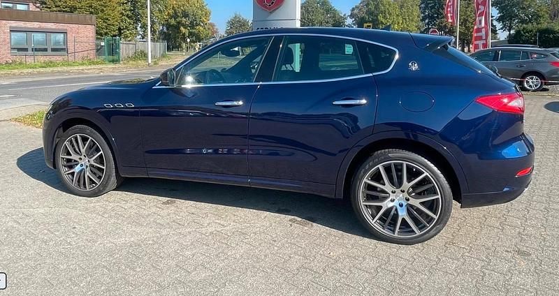 Gebraucht Maserati Levante 430 PS (316 kW) 2018 Blau SUV