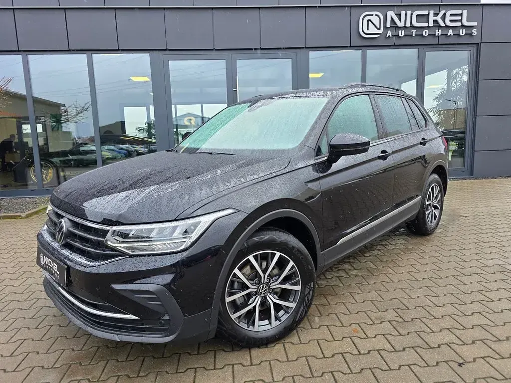 Gebraucht VW Tiguan Life 150 PS (110 kW) 2023 Schwarz SUV