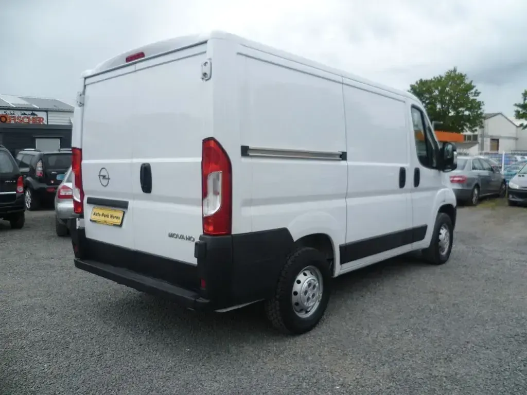 Gebraucht Opel Movano 140 PS (102 kW) 2023 Kaolin weiss Van