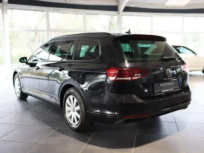 Gebraucht VW Passat 150 PS (110 kW) 2022 Schwarz Kombi
