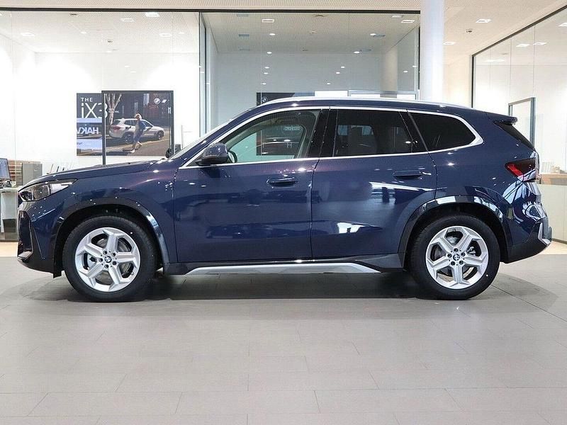 Neu BMW iX1 xLine 150 kW (204 PS) 2025 Blau SUV
