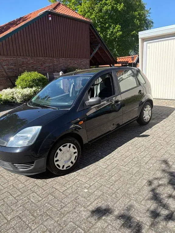 Gebraucht Ford Fiesta 69 PS (50 kW) 2003 Schwarz Kleinwagen