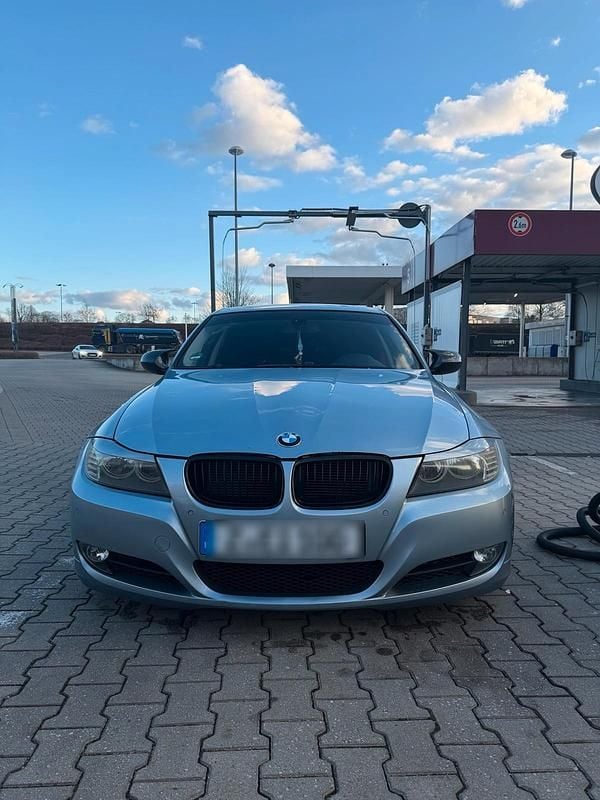 Gebraucht BMW 318 143 PS (105 kW) 2009 Blau Limousine