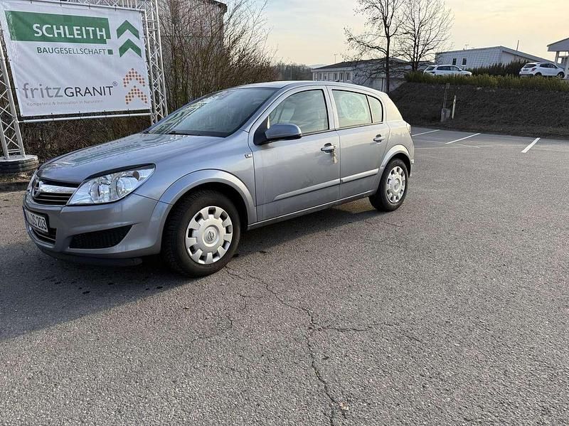 Gebraucht Opel Astra Edition 140 PS (102 kW) 2008 Silber Limousine