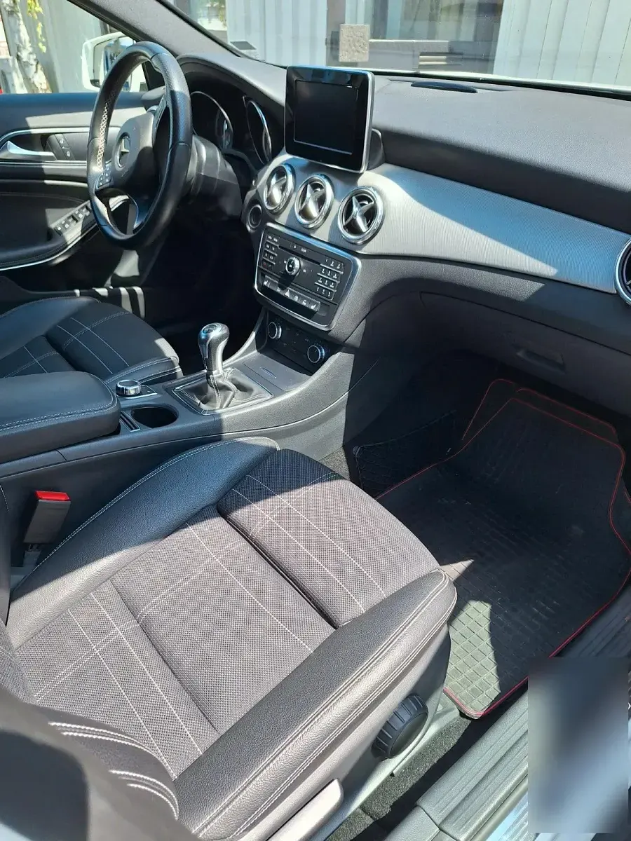 Gebraucht Mercedes GLA180 109 PS (80 kW) 2017 Weiß SUV