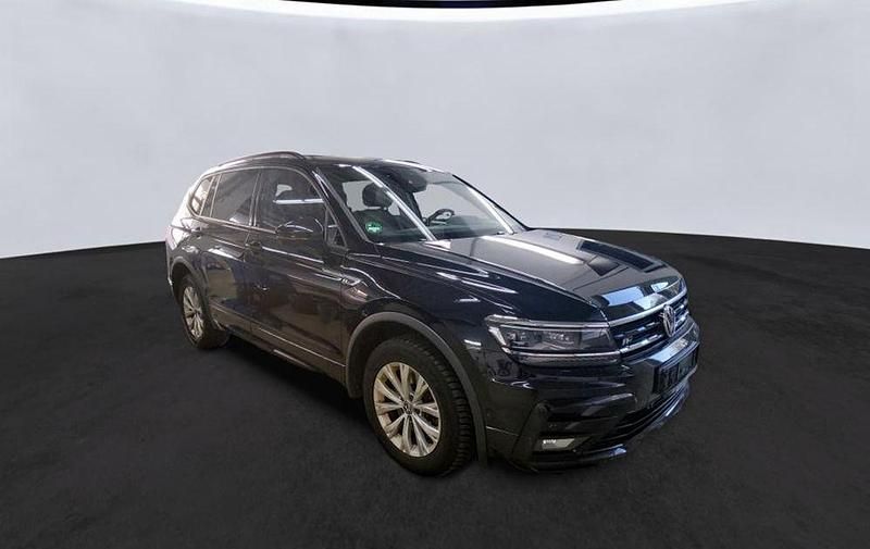 Gebraucht VW Tiguan Allspace R-line 199 PS (146 kW) 2021 Deep black perleffekt SUV