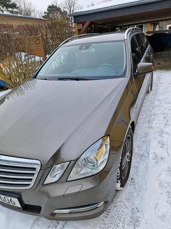 Braun Gebraucht 2010 Mercedes 350 Kombi | 8.800 € (Superpreis) - Bild 1/4