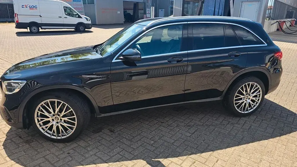 Gebraucht Mercedes GLC220 194 PS (142 kW) 2019 Schwarz SUV
