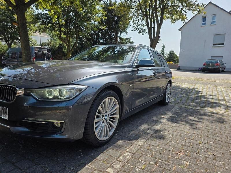 Grau Gebraucht 2014 BMW 328 Luxury Line Kombi | 9.999 € (Guter Preis) - Bild 1/4