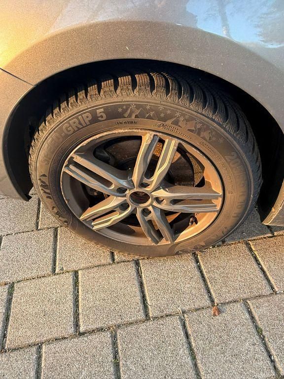 Używany Kia Carens 141 KM (103 kW) 2016 Szary Minivan