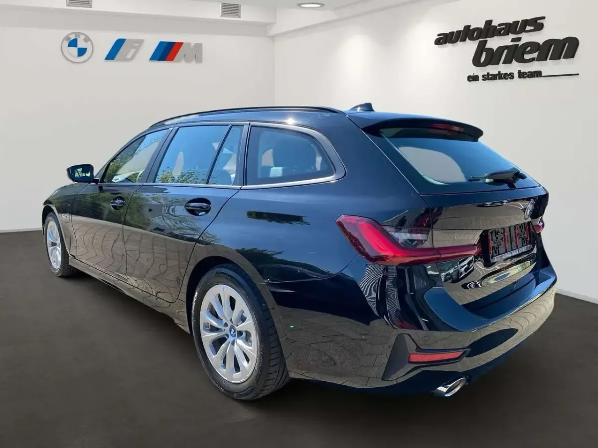 Gebraucht BMW 330e Advantage 292 PS (214 kW) 2022 Schwarz ii Kombi