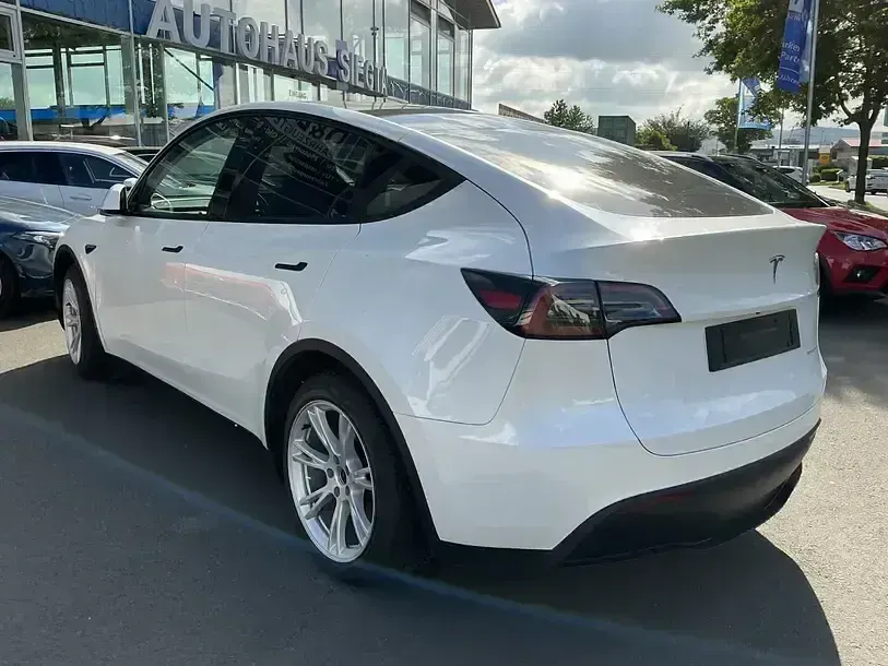 Käytetty Tesla Model Y 378 kW (514 HP) 2023 Valkoinen Katumaasturi