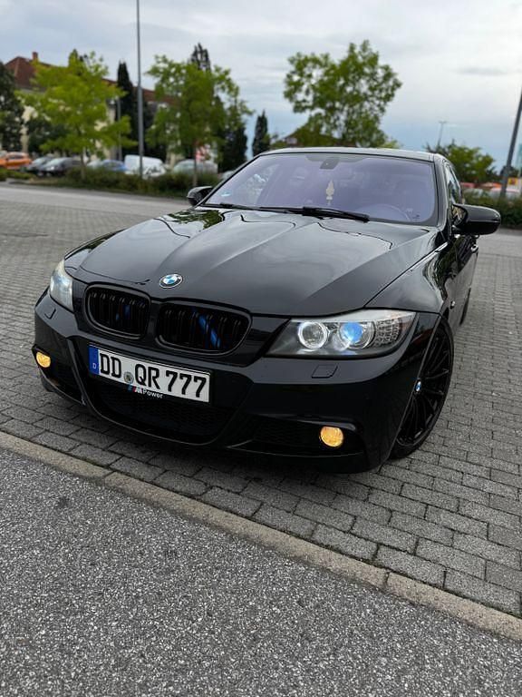 Schwarz Gebraucht 2011 BMW 325 Sport Line Limousine | 7.100 € (Fairer Preis) - Bild 1/4