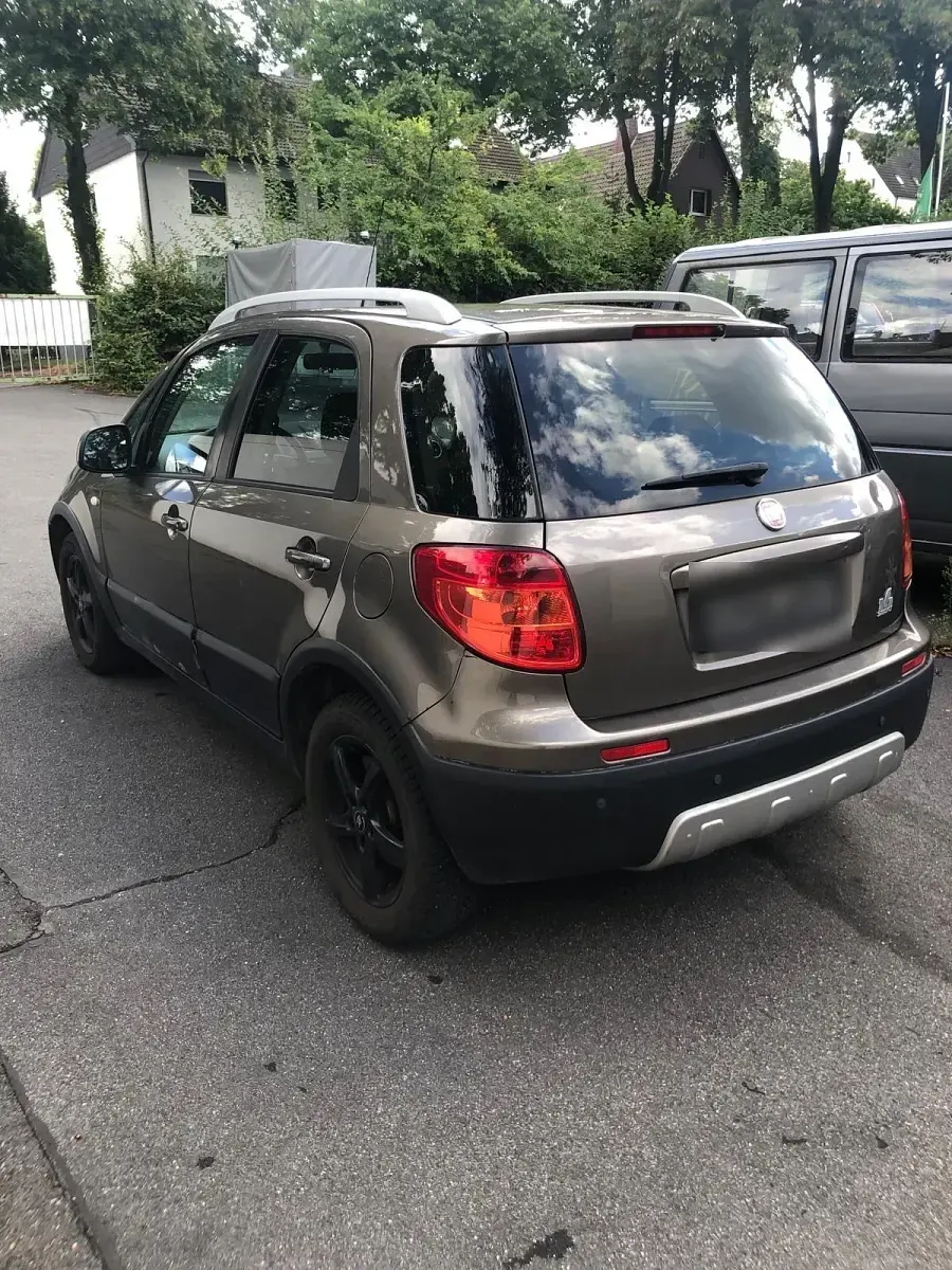 Gebraucht Fiat Sedici 120 PS (88 kW) 2011 Braun SUV