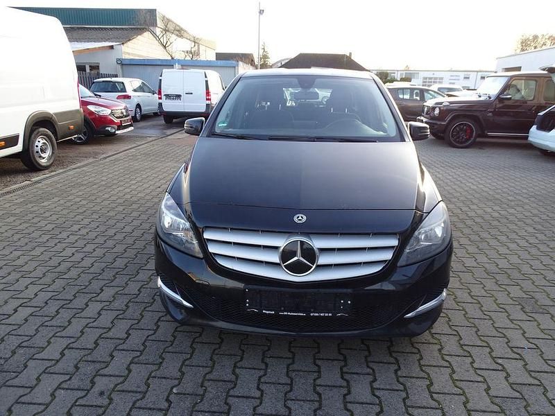Gebraucht Mercedes B200 156 PS (114 kW) 2017 Schwarz Van / Kleinbus