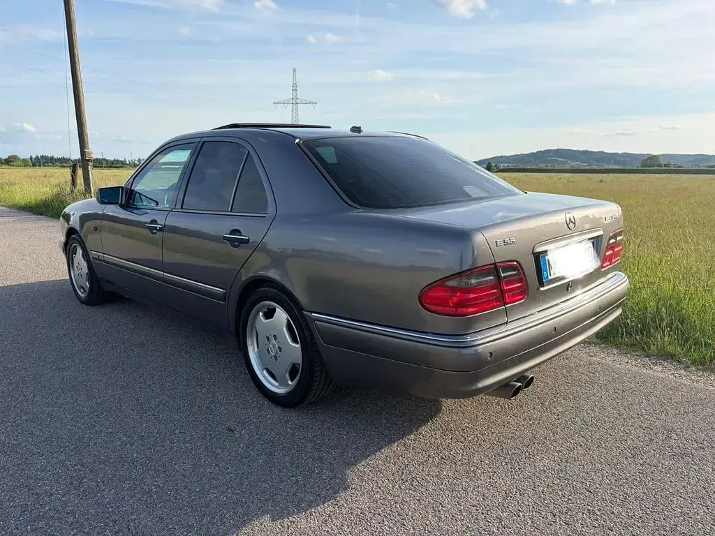 Używany Mercedes E430 279 KM (205 kW) 1998 Szary Sedan/Limuzyna