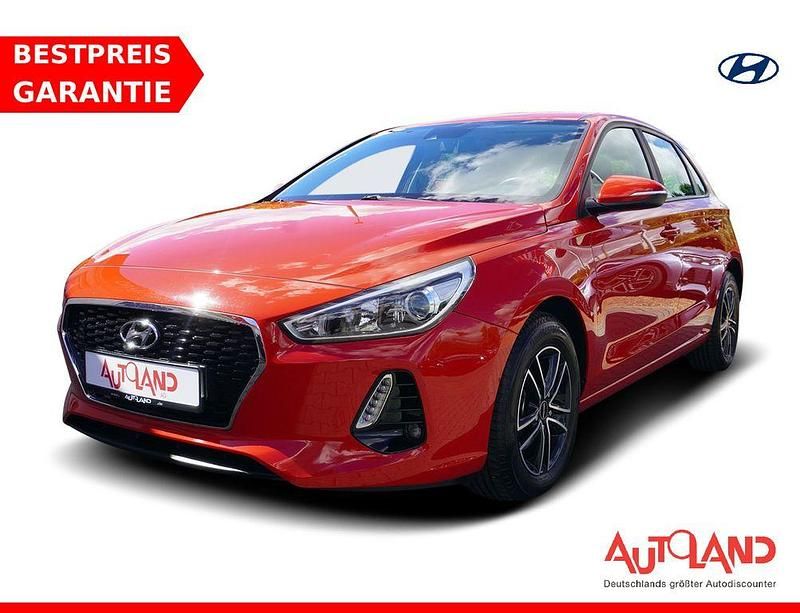Rot Gebraucht 2017 Hyundai i30 Limousine | 11.890 € (Fairer Preis) - Bild 1/4