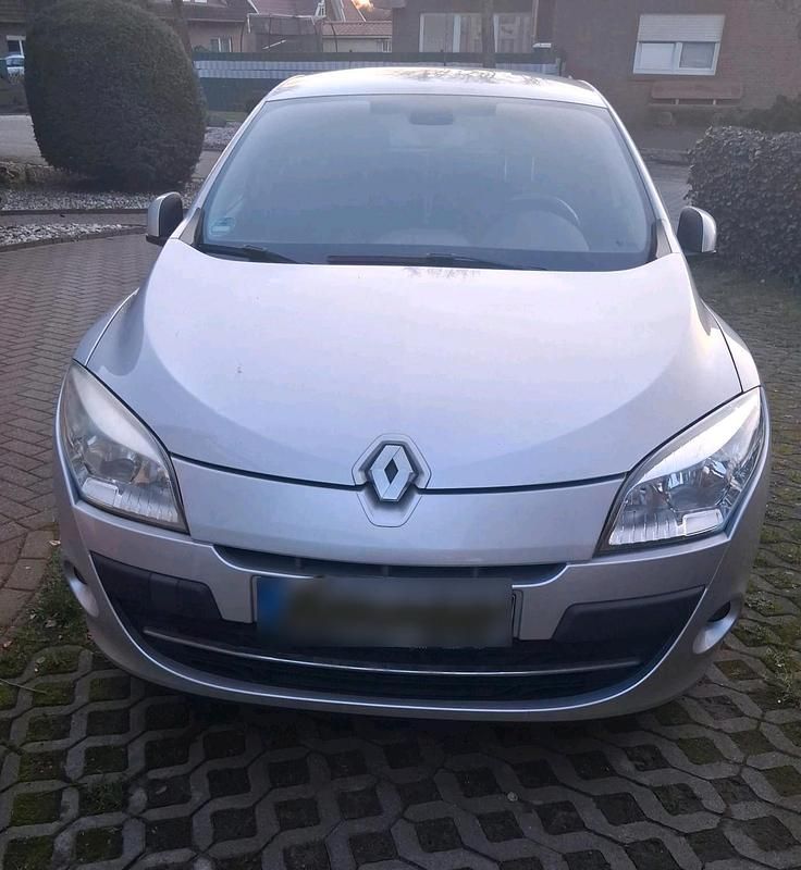 Gebraucht Renault Mégane 100 PS (73 kW) 2009 Silber Limousine