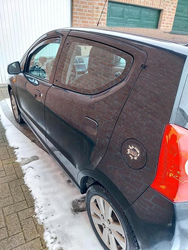 Gebraucht Suzuki Alto 68 PS (50 kW) 2012 Schwarz Kleinwagen
