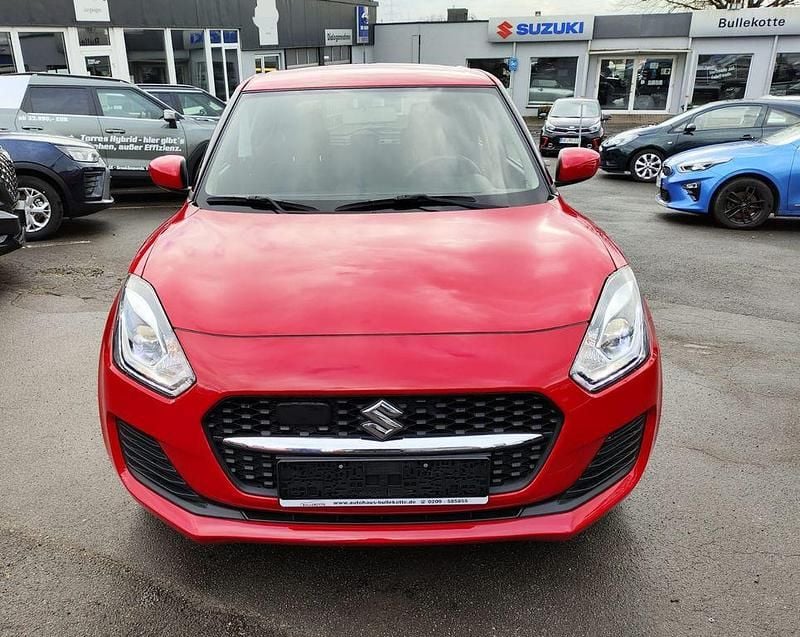 Gebraucht Suzuki Swift Club 83 PS (61 kW) 2022 Rot Limousine