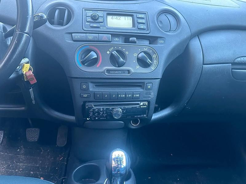 Gebraucht Toyota Yaris 65 PS (47 kW) 2005 Limousine