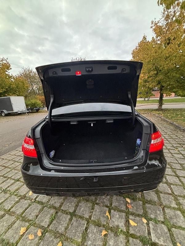 Gebraucht Mercedes E500 Avantgarde 387 PS (284 kW) 2009 Schwarz Limousine