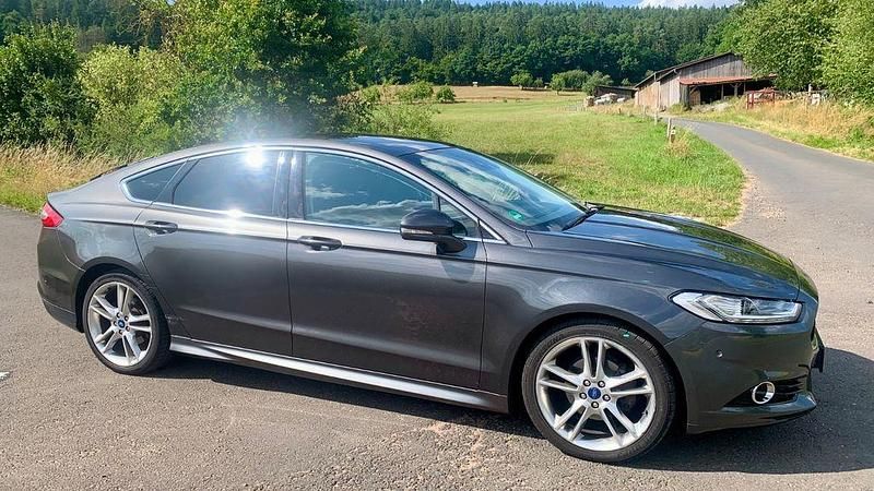 Gebraucht Ford Mondeo Titanium 211 PS (155 kW) 2016 Grau Limousine