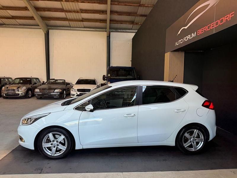 Gebraucht Kia Ceed 110 PS (80 kW) 2015 Weiß Kleinwagen