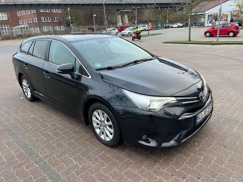 Gebraucht Toyota Avensis Executive 111 PS (81 kW) 2016 Schwarz Kombi