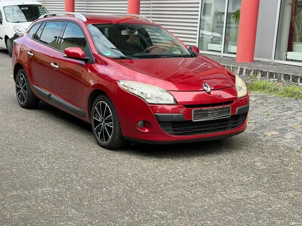 Gebraucht Renault Mégane Dynamique 131 PS (96 kW) 2011 Rot Limousine