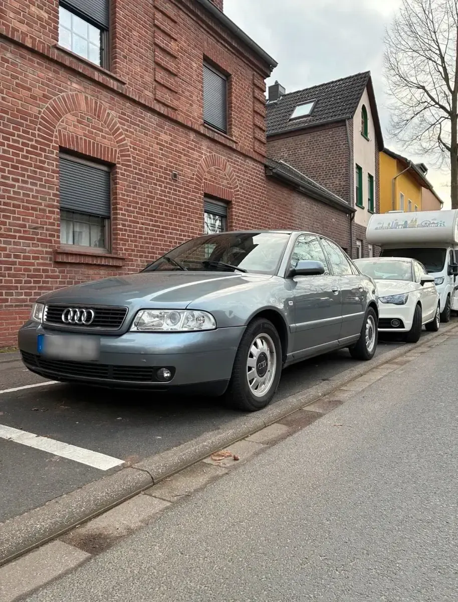 Używany Audi A4 125 KM (91 kW) 1999 Zielony Sedan/Limuzyna
