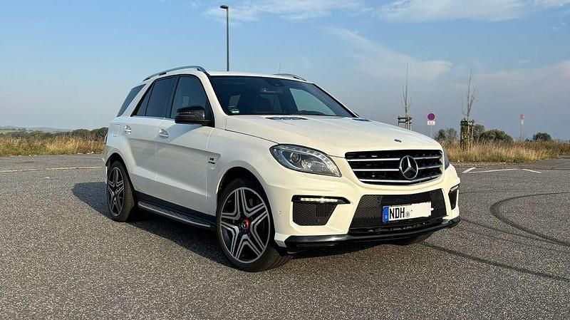 Weiß Gebraucht 2012 Mercedes ML63 AMG AMG SUV | 26.400 € (Fairer Preis) - Bild 1/4