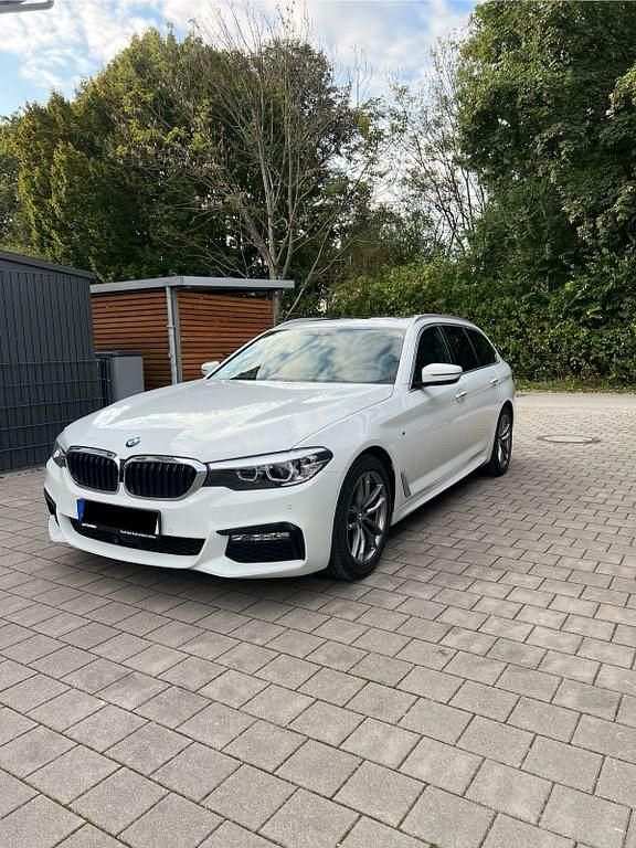 Weiß Gebraucht 2018 BMW 520 M Sport Kombi | 25.800 € (Teuer) - Bild 1/4