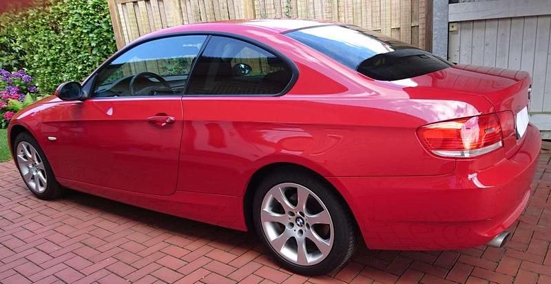 Gebraucht BMW 320 Comfort Edition 170 PS (125 kW) 2008 Rot Coupé