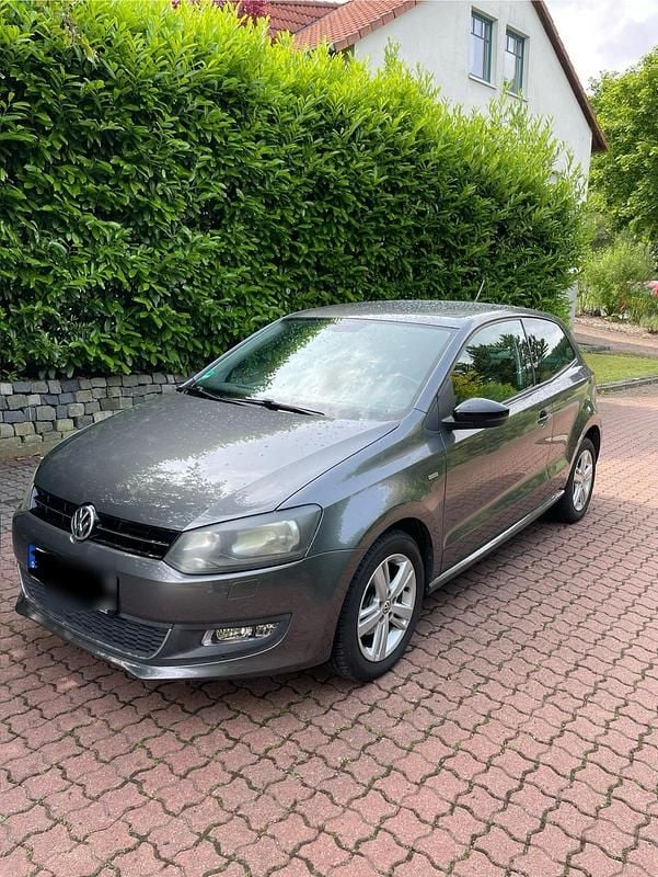 Grau Gebraucht 2012 VW Polo Match Kleinwagen | 6.490 € (Fairer Preis) - Bild 1/4