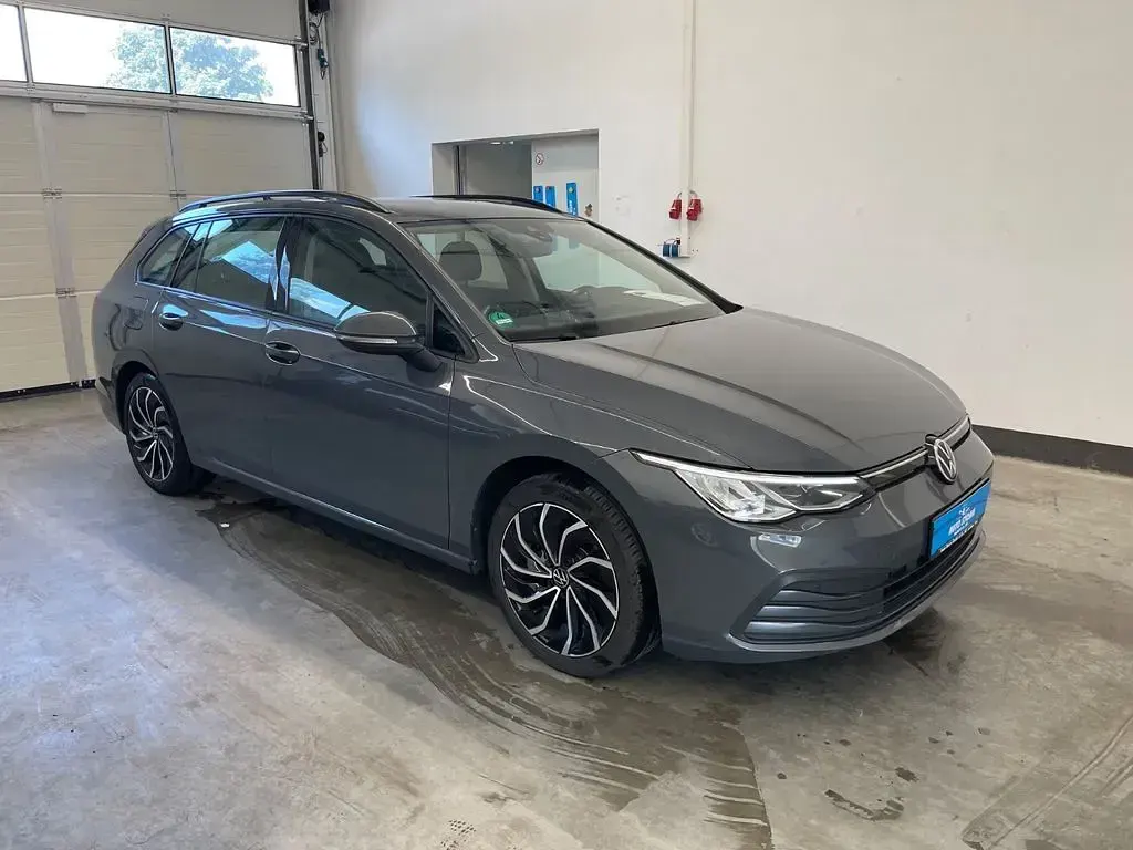 Gebraucht VW Golf VIII Life 150 PS (110 kW) 2022 Grau Kombi