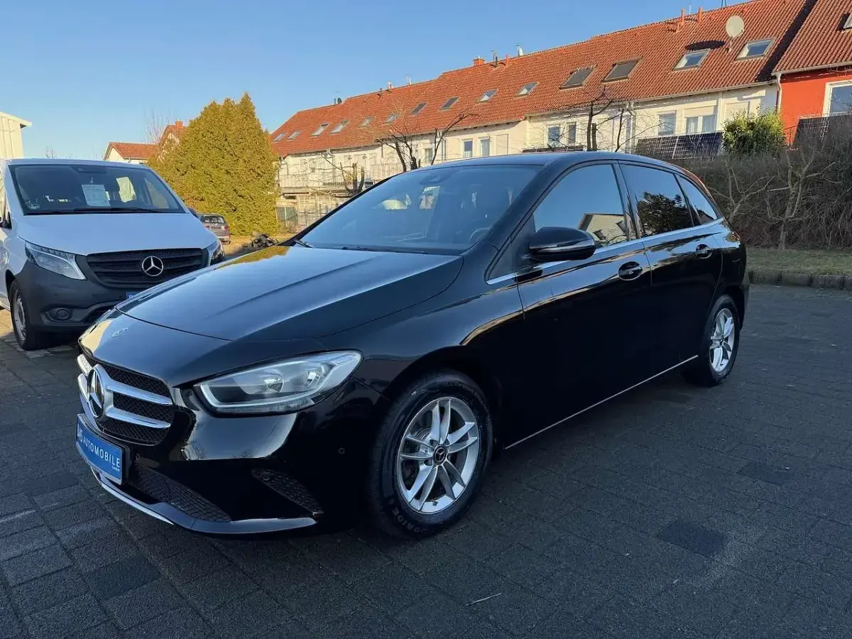 Gebraucht Mercedes B180 Style 116 PS (85 kW) 2020 Schwarz Kleinwagen