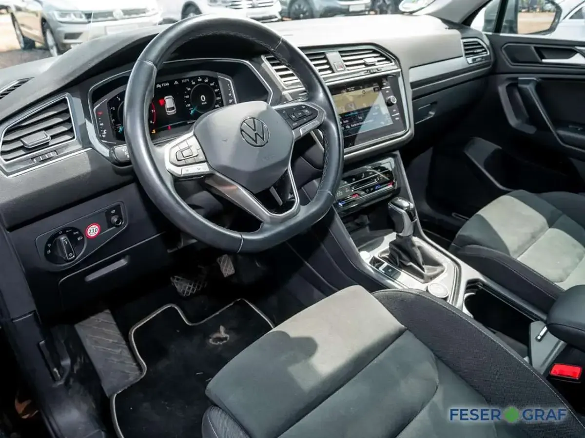 Gebraucht VW Tiguan Allspace Elegance 190 PS (139 kW) 2022 Deep black perleffekt SUV