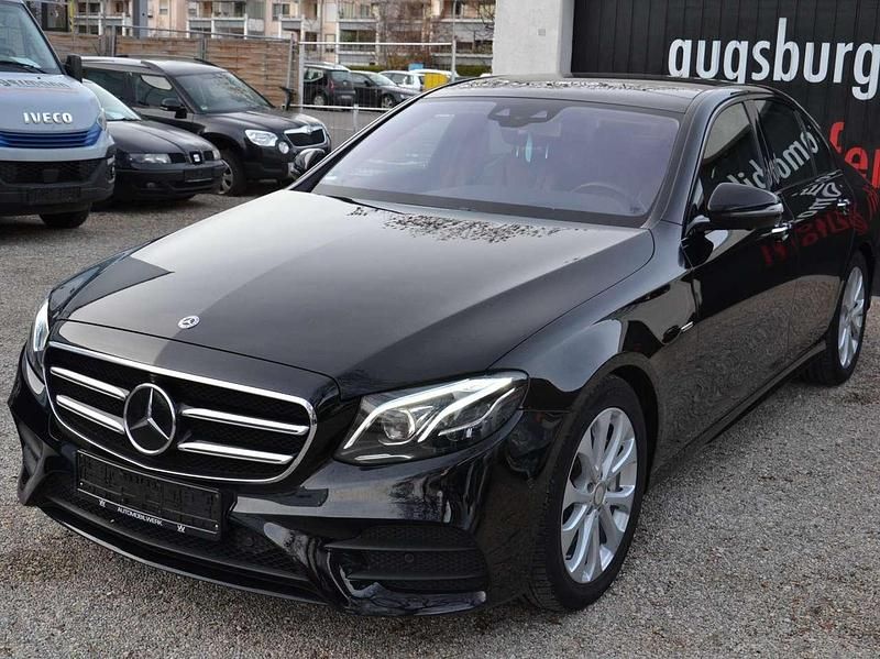 Schwarz Gebraucht 2017 Mercedes E350 Exclusive Limousine | 29.800 € (Etwas zu teuer) - Bild 1/4
