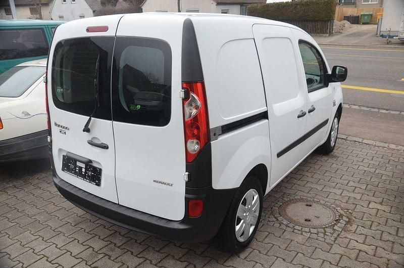 Gebraucht Renault Kangoo Komfort 68 PS (50 kW) 2010 Weiß Van / Kleinbus