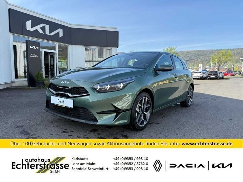 Experience grün metallic Neu 2024 Kia Ceed Spirit Limousine | 28.649 € (Fairer Preis) - Bild 1/4