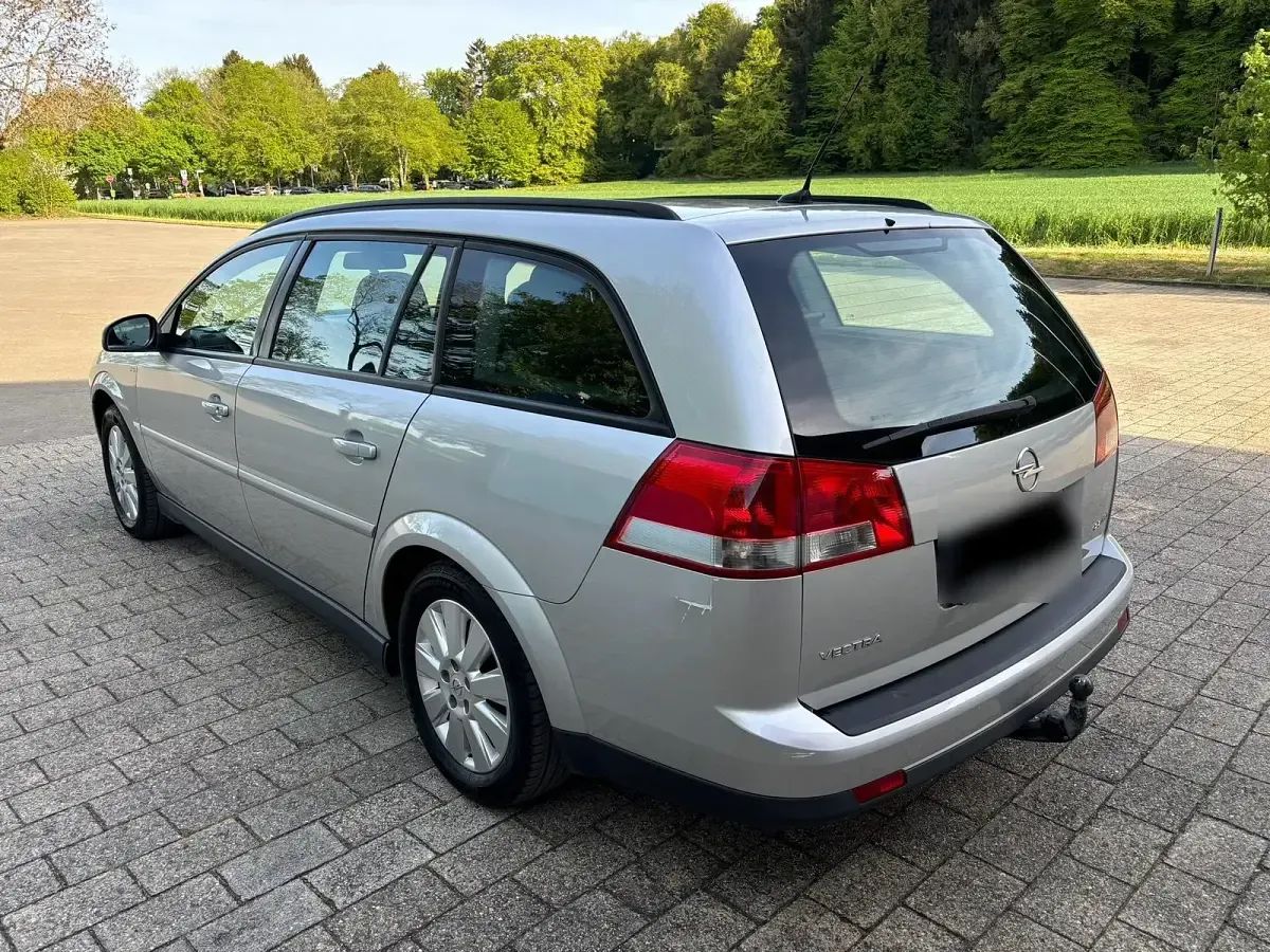 Second-hand Opel Vectra 155 CP (114 kW) 2004 Argintiu Break