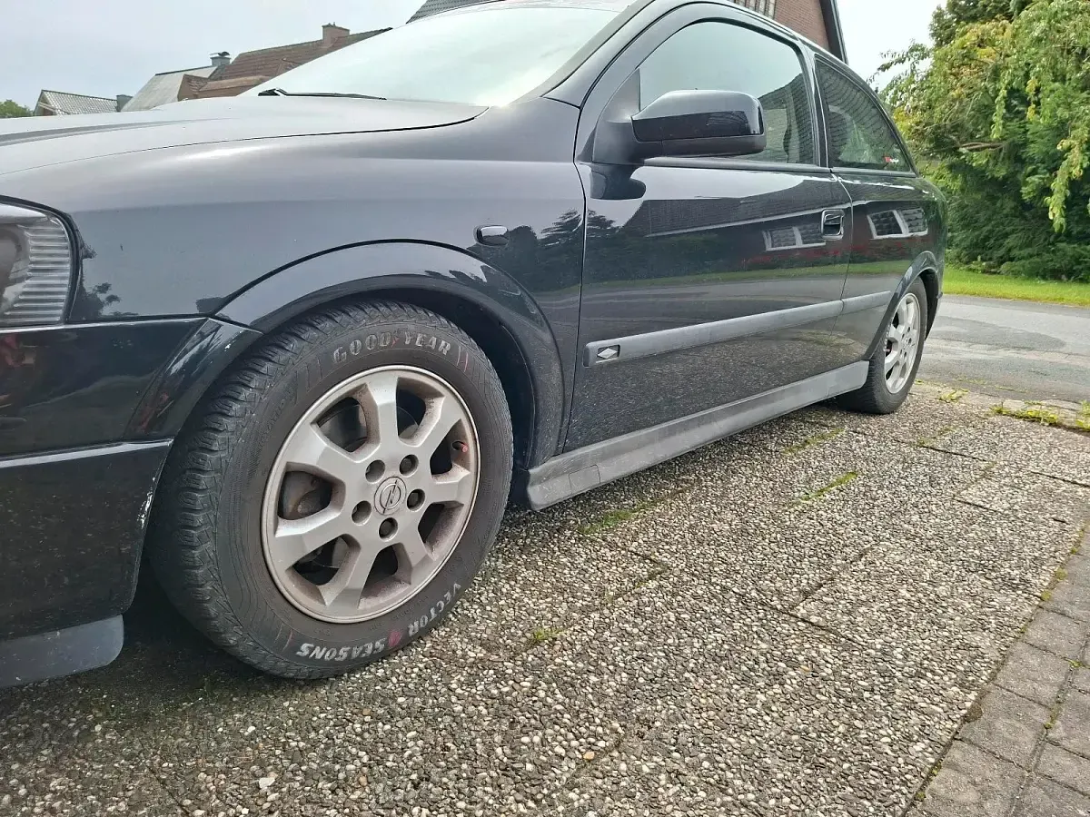 Gebraucht Opel Astra 125 PS (91 kW) 2002 Schwarz Coupé