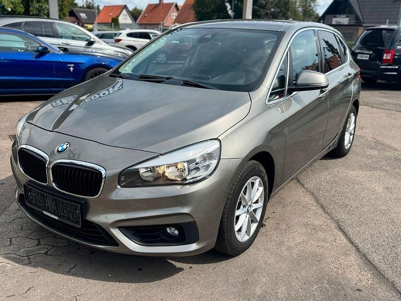 Silber Gebraucht 2016 BMW 218 Active Tourer Van / Kleinbus | 8.850 € (Superpreis) - Bild 1/4