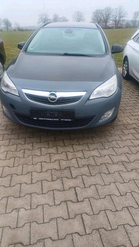 Gebraucht Opel Astra 110 PS (80 kW) 2010 Schwarz Kombi