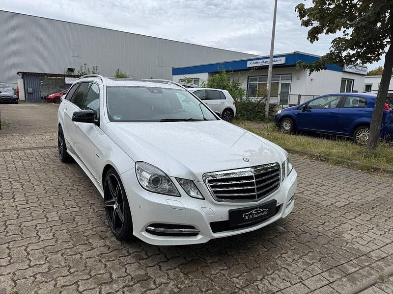 Weiß Gebraucht 2010 Mercedes E200 Kombi | 10.500 € (Fairer Preis) - Bild 1/4